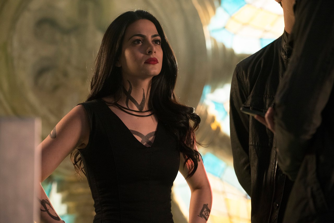 Emeraude Toubia in Shadowhunters