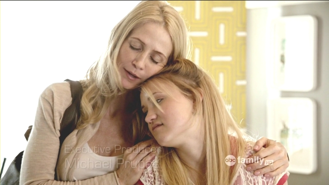 Picture of Emily Osment in CyberBully - emily-osment-1315693102.jpg ...