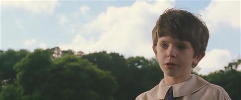 Freddie Highmore in Finding Neverland