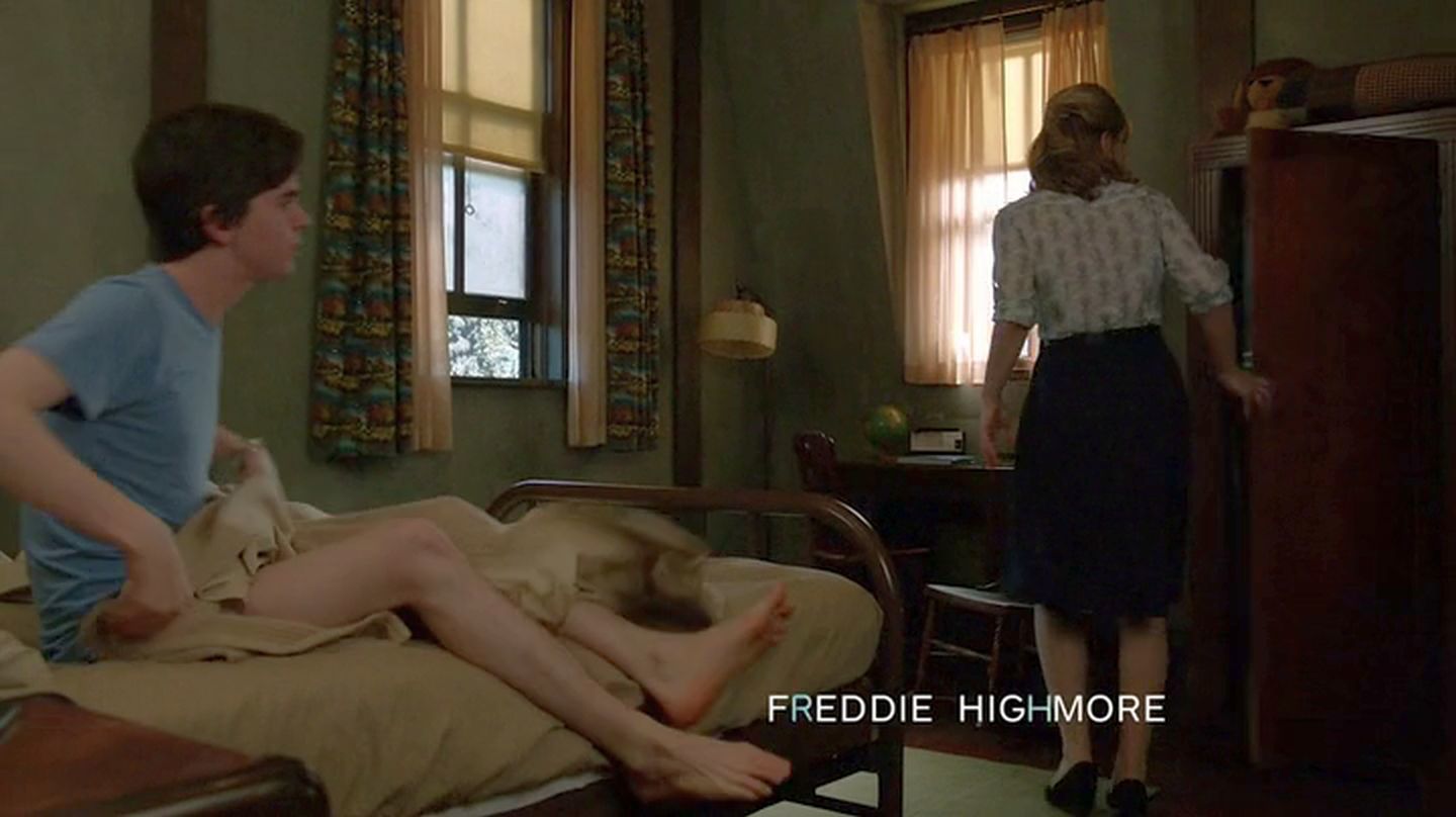 Freddie Highmore in Bates Motel