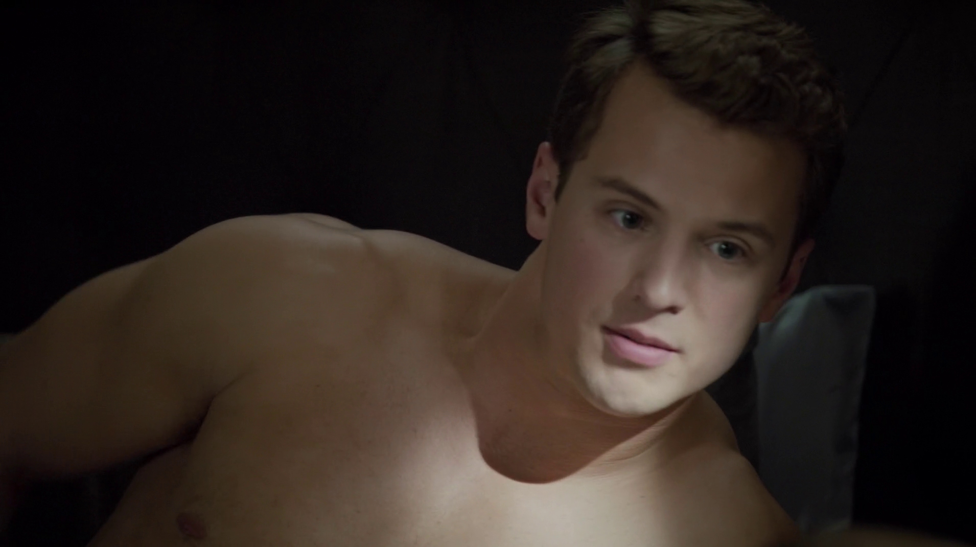 Freddie Stroma in UnREAL