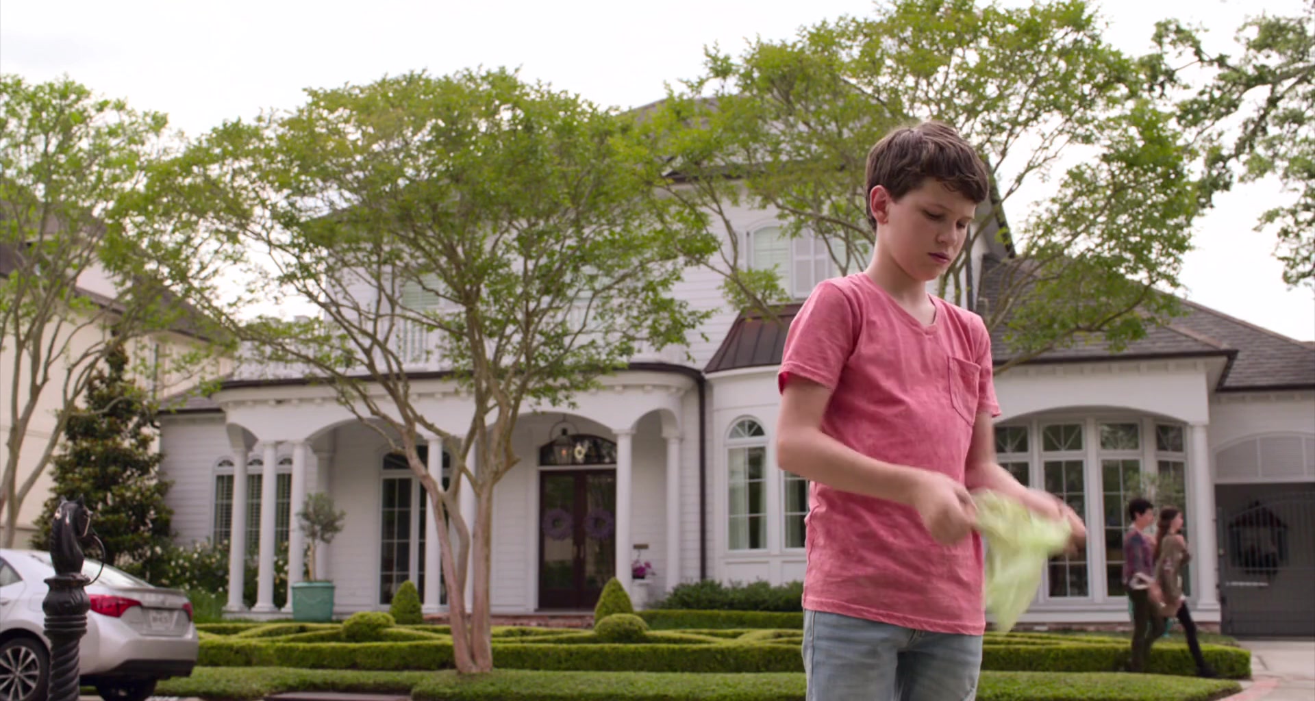 Gabriel Bateman in Think Like a Dog