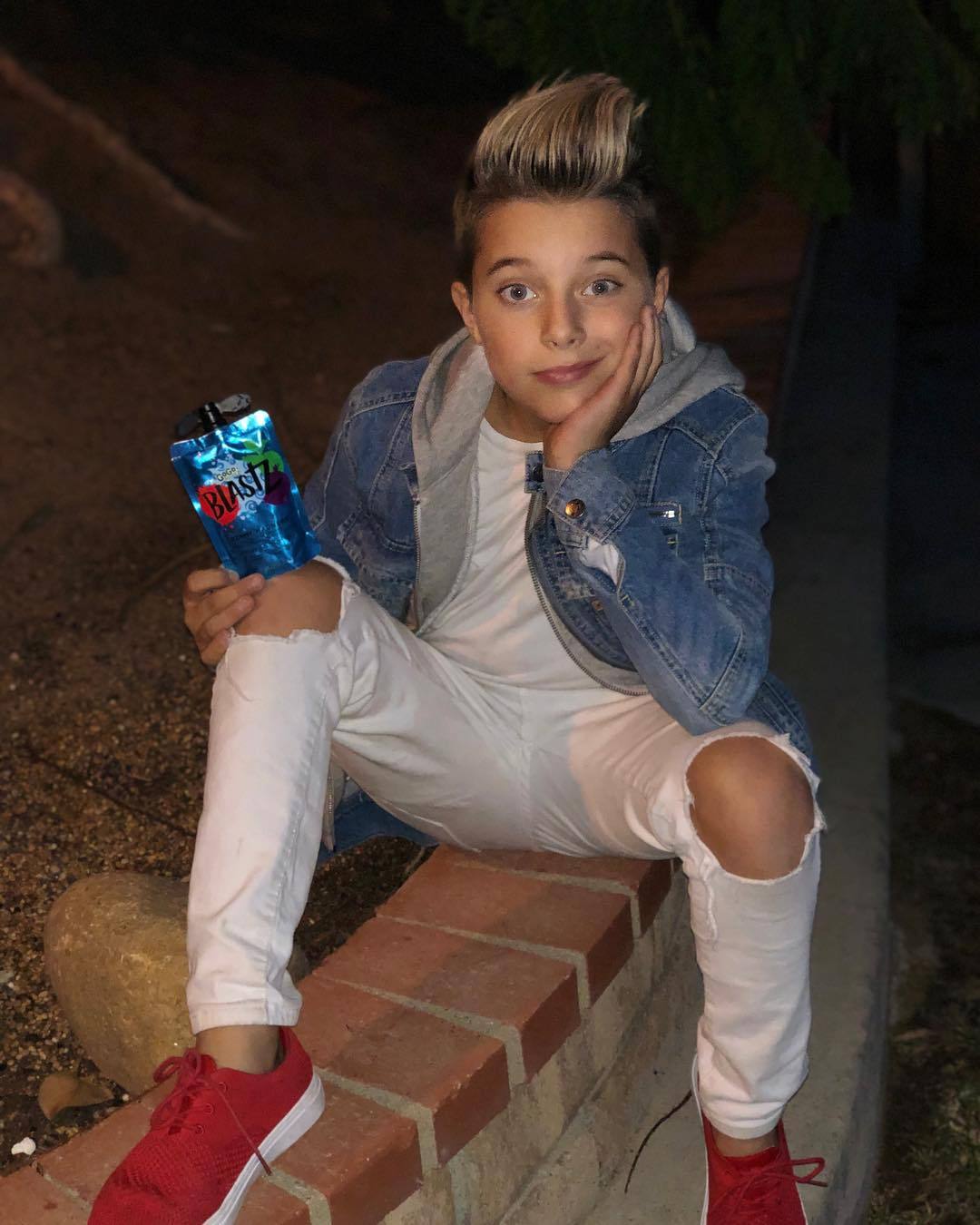 Gavin Magnus. 