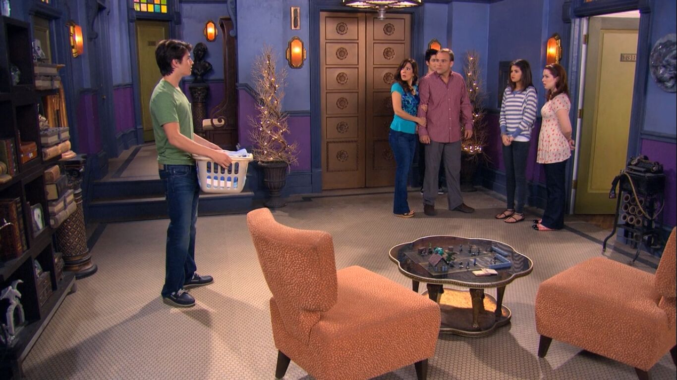 Gregg Sulkin in Wizards of Waverly Place, episode: Wizards of Apt. 13B