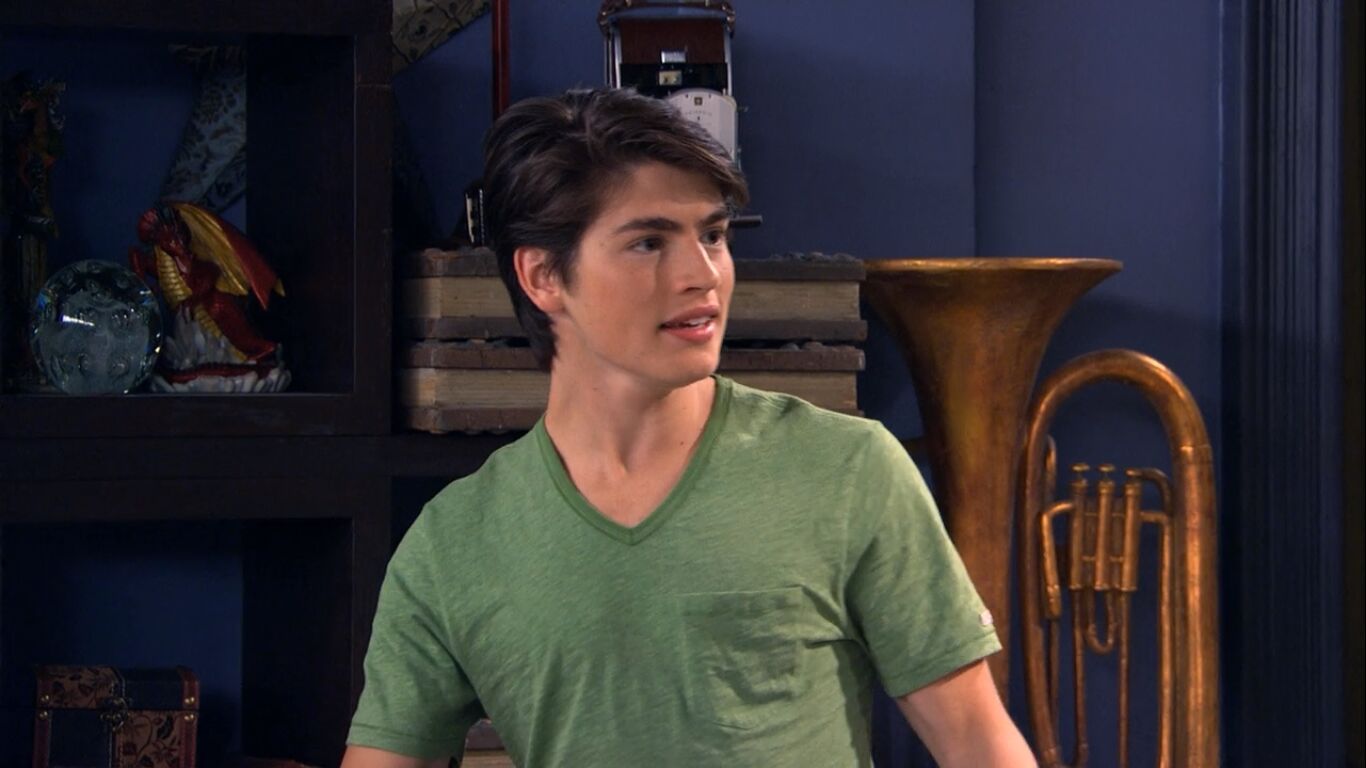 Gregg Sulkin in Wizards of Waverly Place, episode: Wizards of Apt. 13B