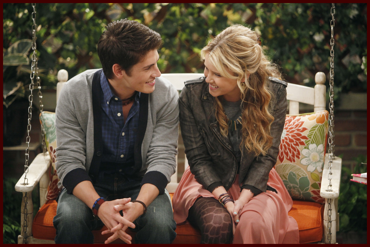 Gregg Sulkin in Melissa & Joey