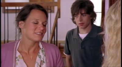 Gregory Foreman in Afterlife, episode: Things Forgotten