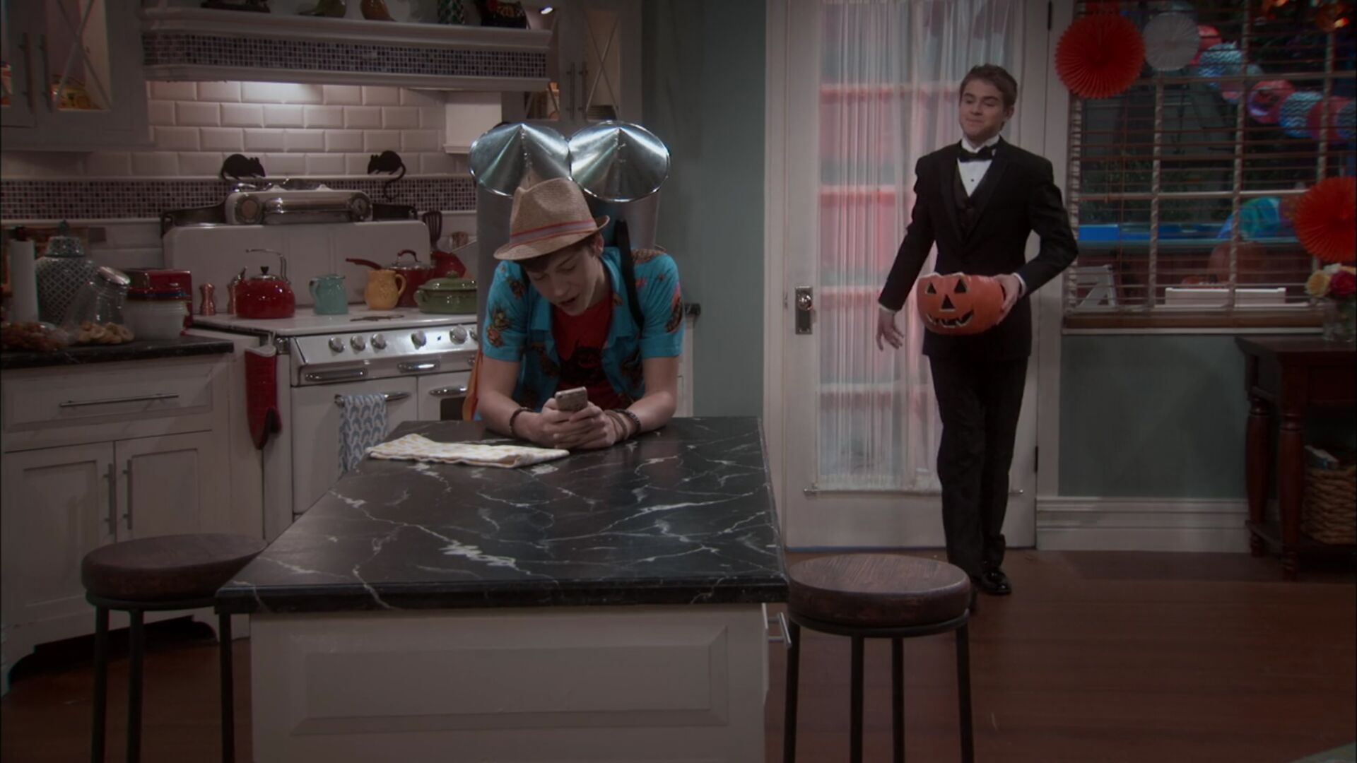 Gus Kamp in Best Friends Whenever, episode: Syd and Shelby's Haunted Escape