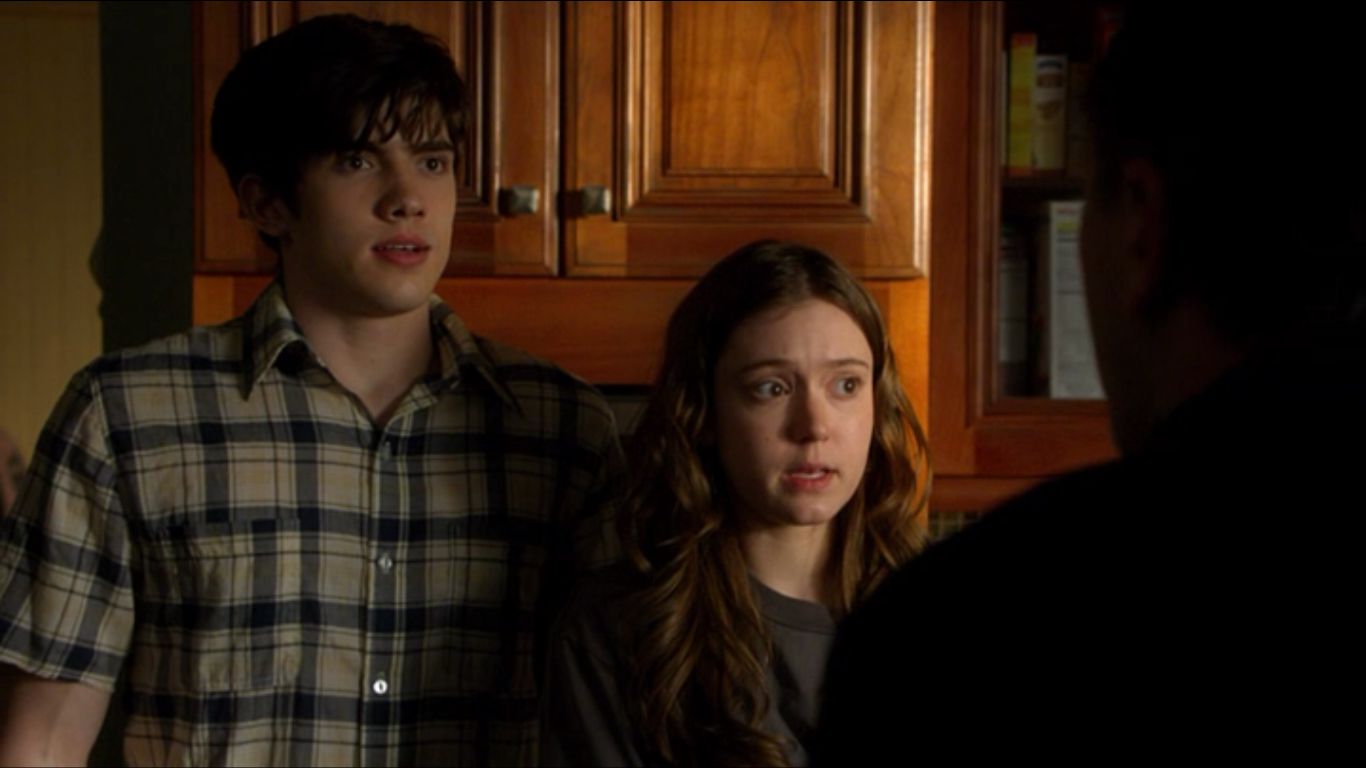 Hayley McFarland in Lie to Me, episode: Black and White