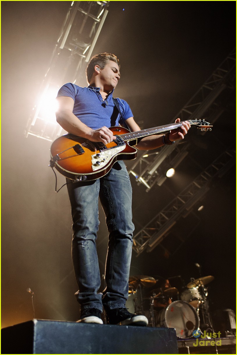 General photo of Hunter Hayes