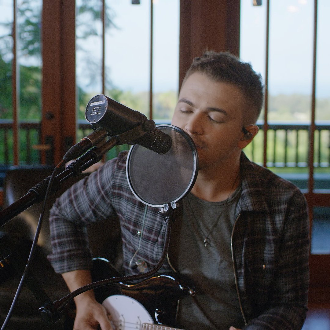 General photo of Hunter Hayes