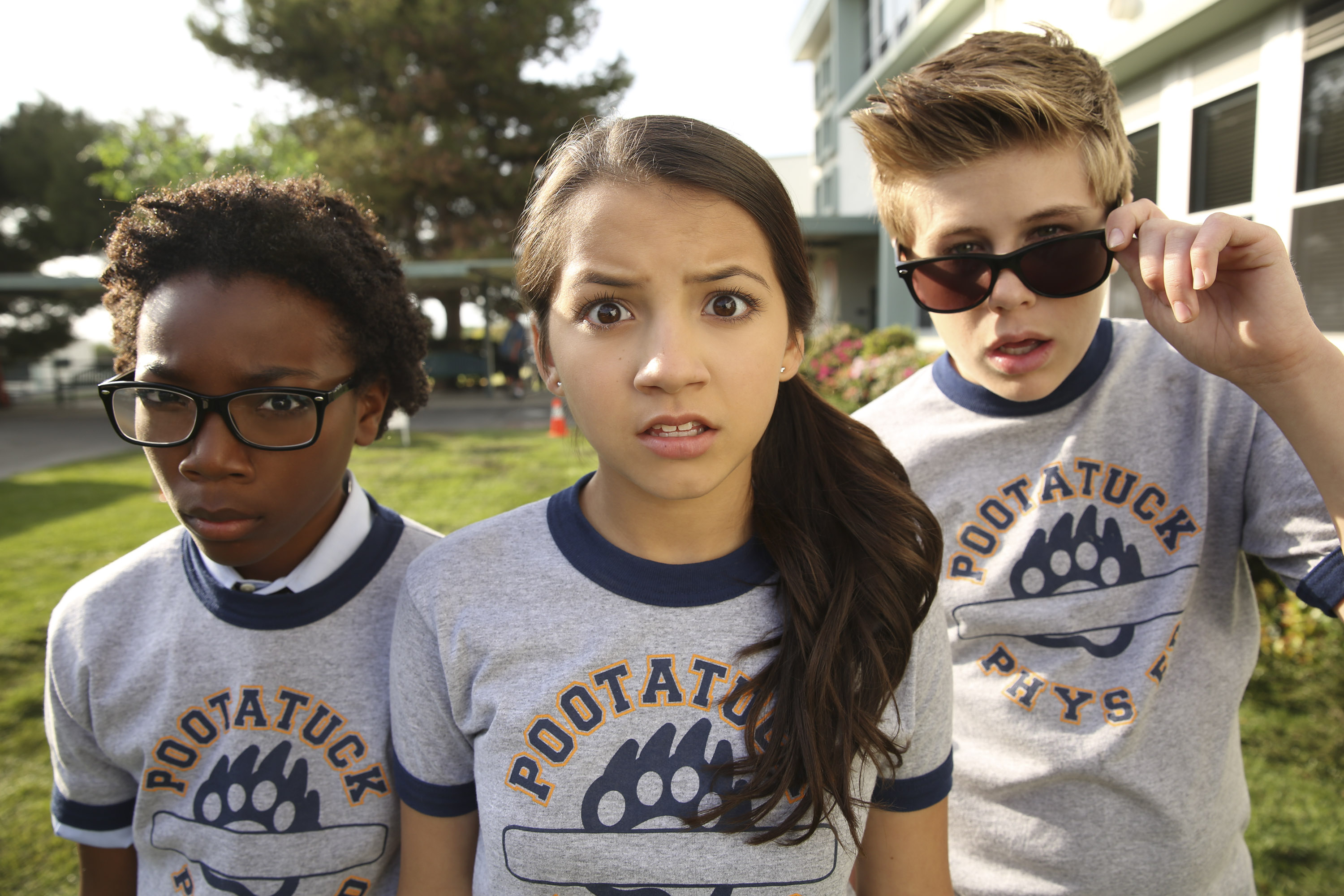 Picture of isabela moner in 100 things to do before high school