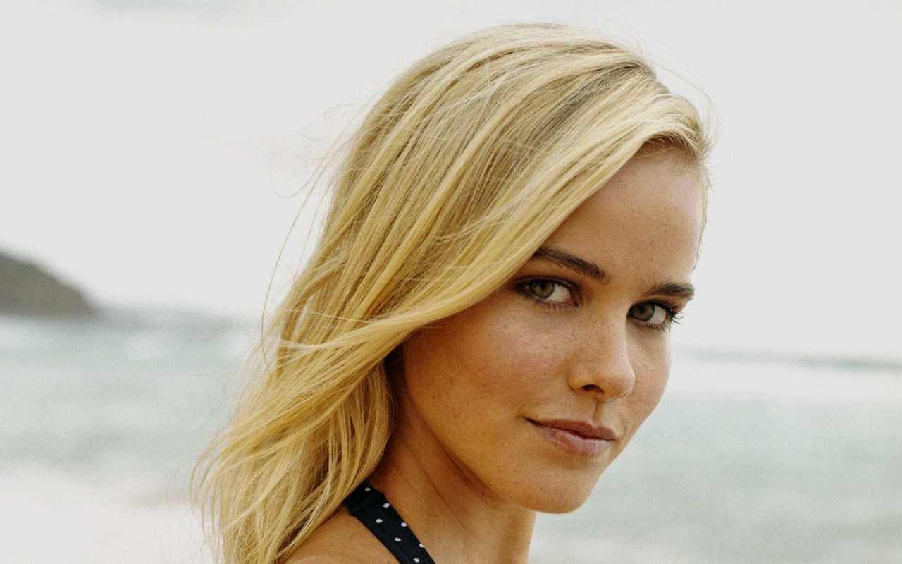 General photo of Isabel Lucas