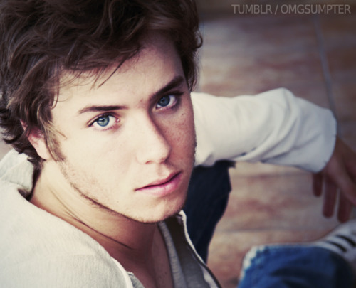 General photo of Jeremy Sumpter