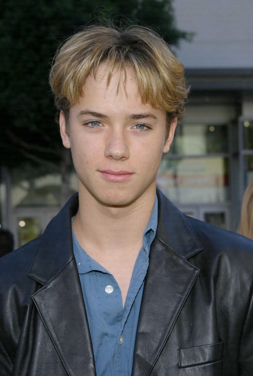 General photo of Jeremy Sumpter