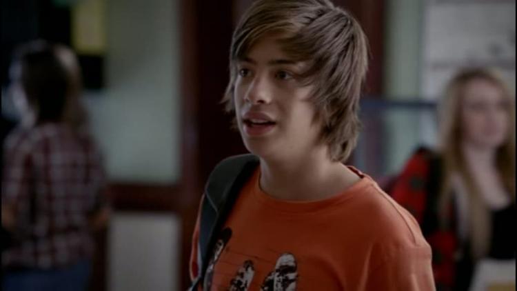Jimmy Bennett in No Ordinary Family, episode: No Ordinary Ring