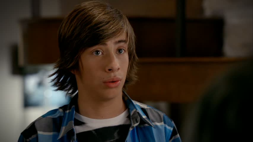 Jimmy Bennett in No Ordinary Family