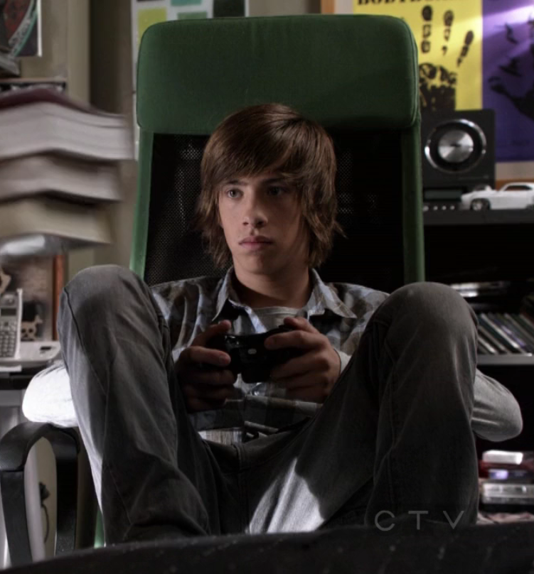 Jimmy Bennett in No Ordinary Family