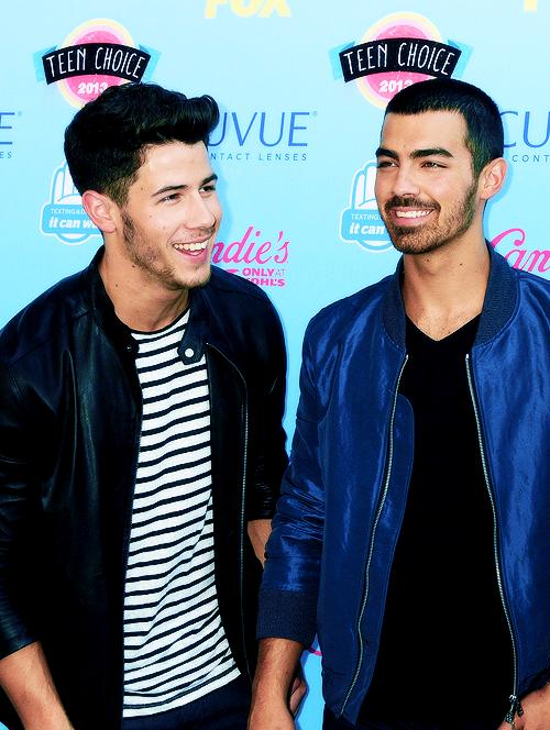 Joe Jonas in Teen Choice Awards 2013