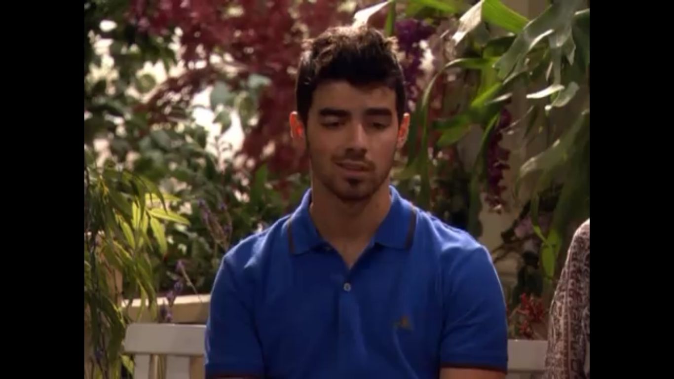 Joe Jonas in Hot in Cleveland, episode: Good Luck Faking the Goiter