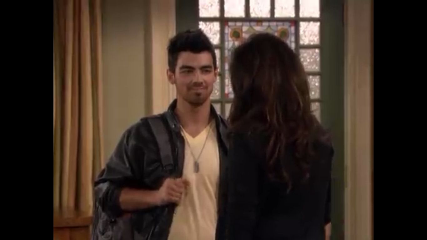 Joe Jonas in Hot in Cleveland, episode: Good Luck Faking the Goiter