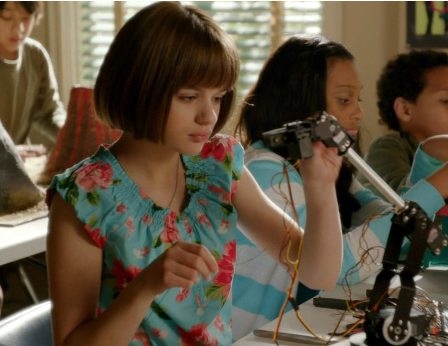 Joey King in New Girl