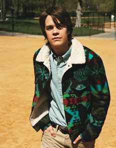 General photo of Johnny Simmons