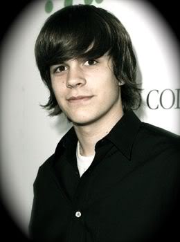 General photo of Johnny Simmons