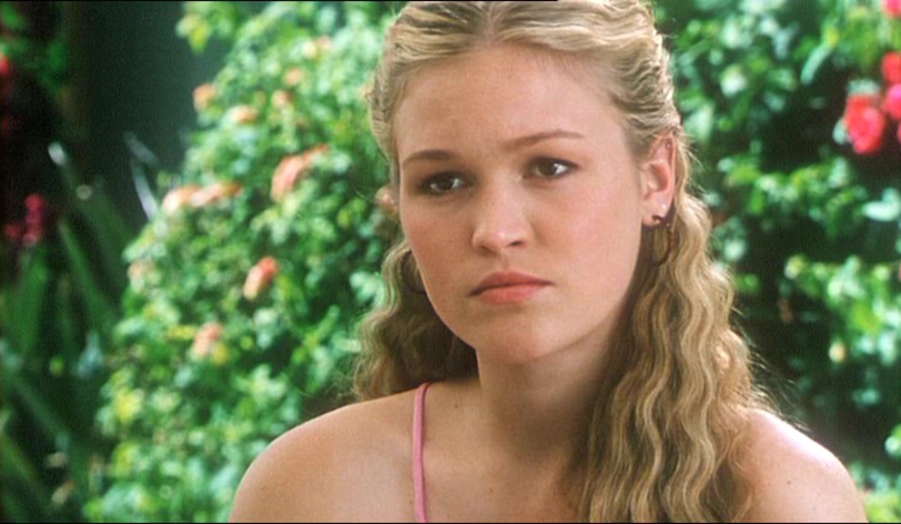 Julia Stiles in Carolina