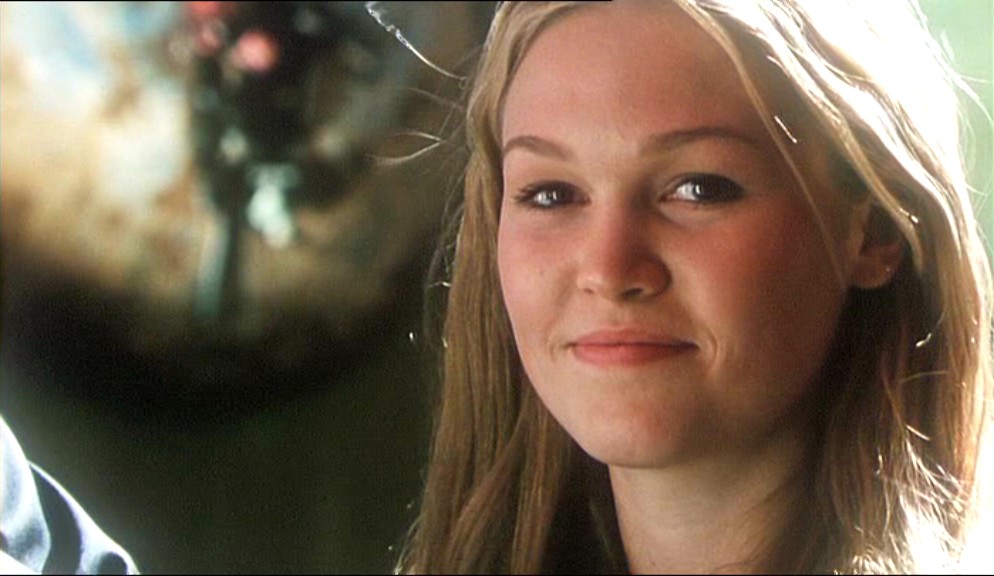 Julia Stiles in Carolina