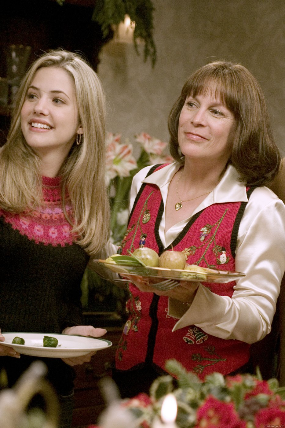 Julie Gonzalo in Christmas with the Kranks