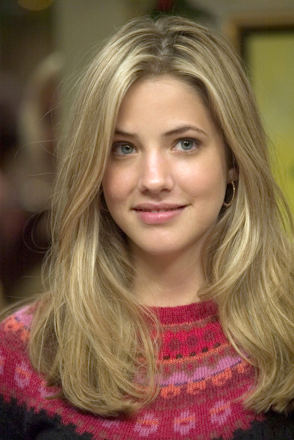 General picture of Julie Gonzalo - Photo 39 of 94. 