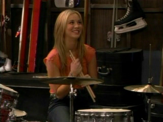 Kaley Cuoco in 8 Simple Rules