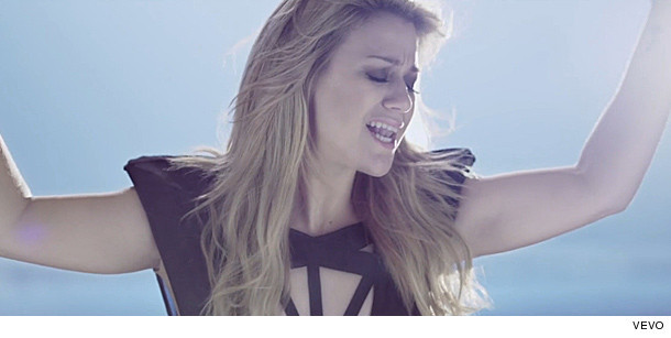 Kelly Clarkson in Music Video: Catch My Breath
