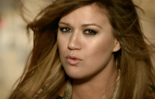 Kelly Clarkson in Music Video: Mr. Know It All