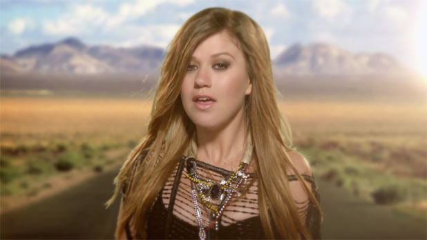 Kelly Clarkson in Music Video: Mr. Know It All