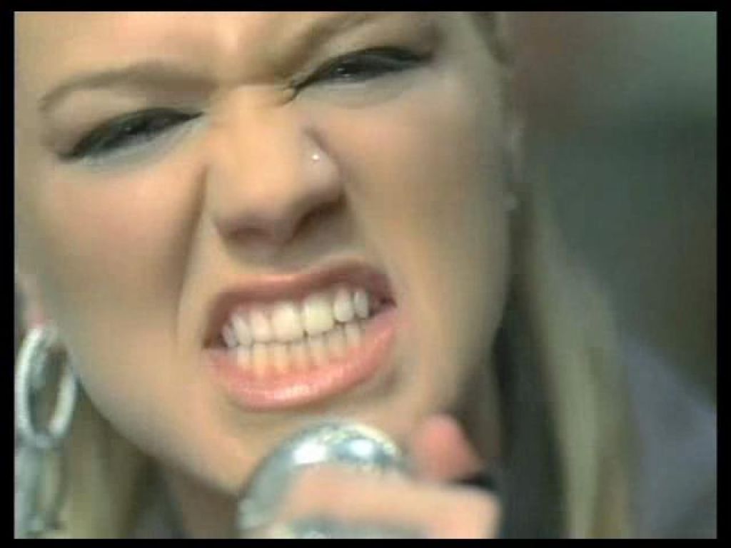 Kelly Clarkson in Music Video: Walk Away