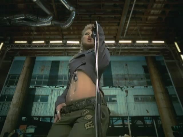 Kelly Clarkson in Music Video: Walk Away