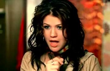 Kelly Clarkson in Music Video: Miss Independent