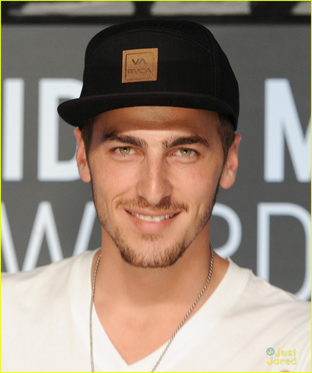 Kendall Schmidt in MTV Video Music Awards 2013