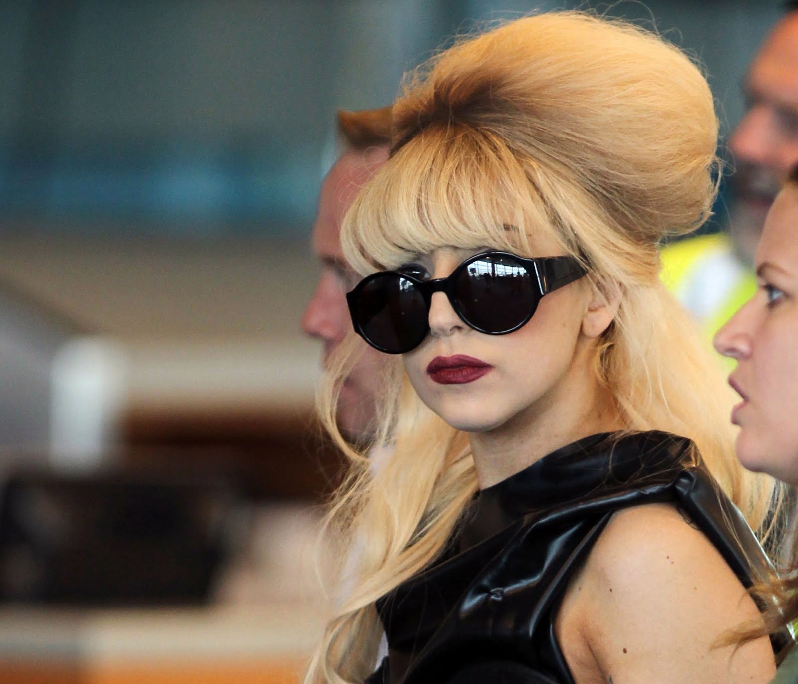 Гага но не леди 4. Lady Gaga. Lady Gaga 2010. Леди Гага с усами. Prichoski Bantik ledi Gaga.