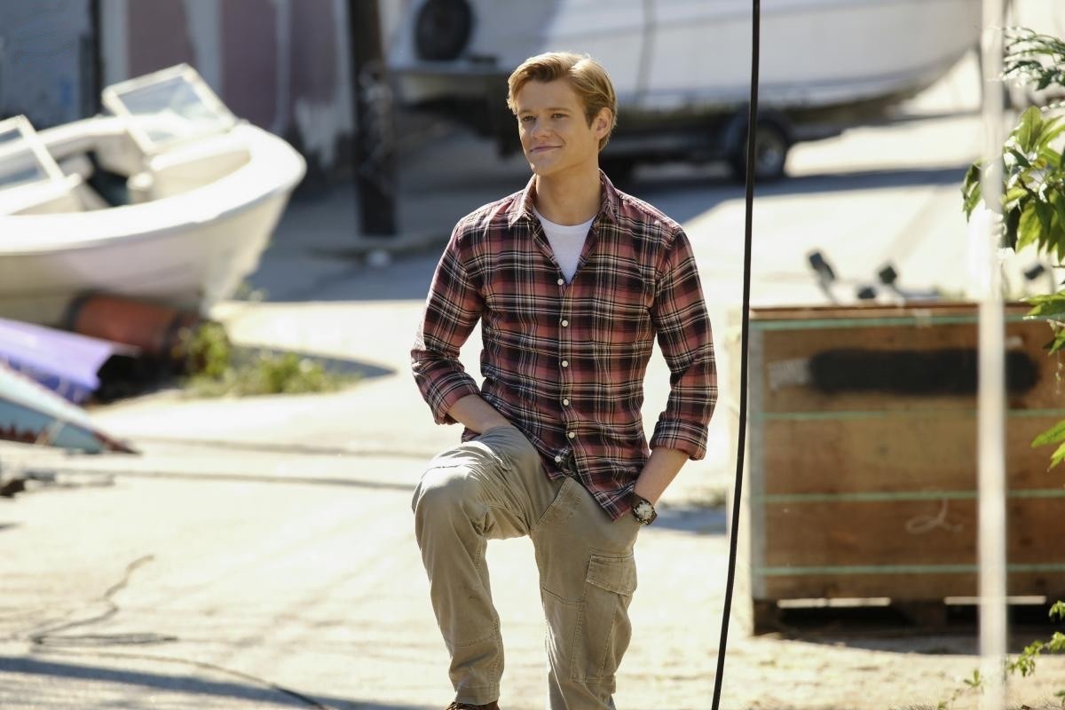 Lucas Till in MacGyver