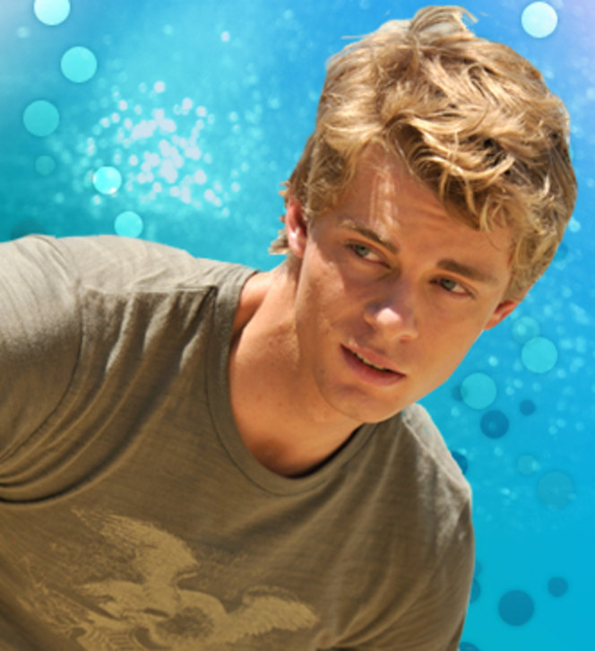 Luke Mitchell in H2O: Just Add Water