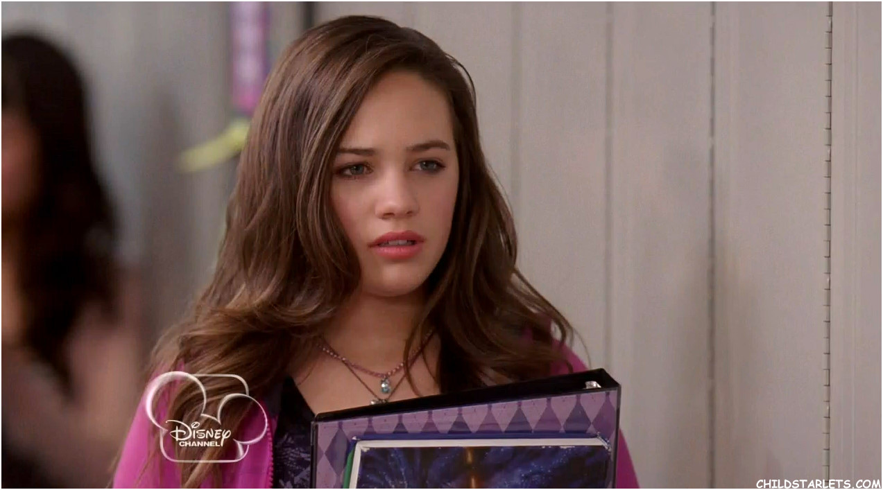 Mary Mouser in Frenemies
