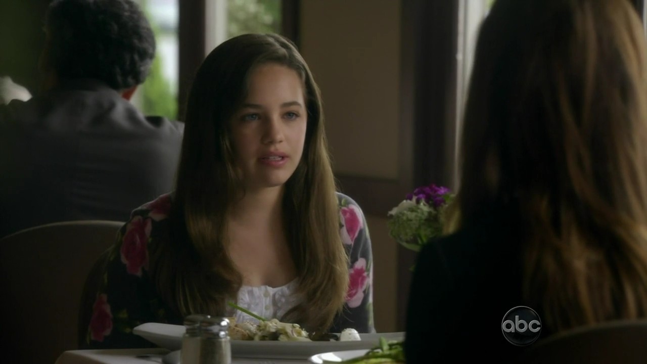 Mary Mouser in Body of Proof