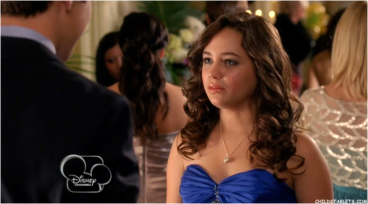 Mary Mouser in Frenemies