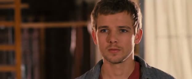 Max Thieriot in House At The End of The Street