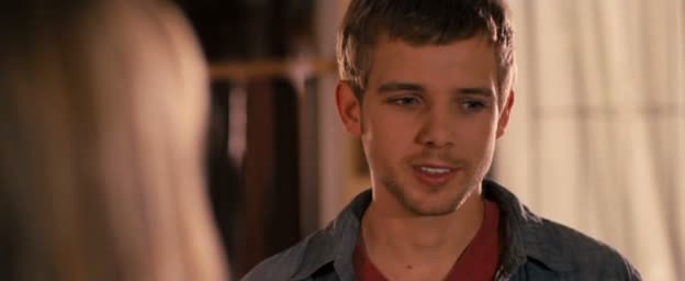 Max Thieriot in House At The End of The Street