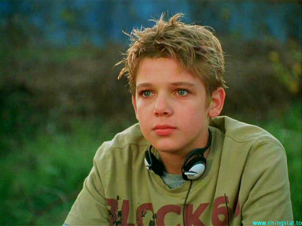 Max Thieriot in Catch That Kid