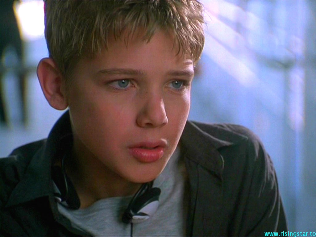 Max Thieriot in Catch That Kid